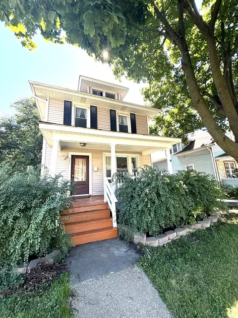 554 Woodlawn Ave, Aurora, IL 60506