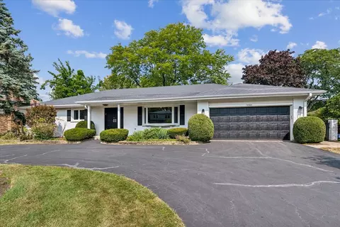 3502 Prestwick Ln, Northbrook, IL 60062