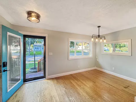 818 Monroe Dr, Freeport, IL 61032 photo 5