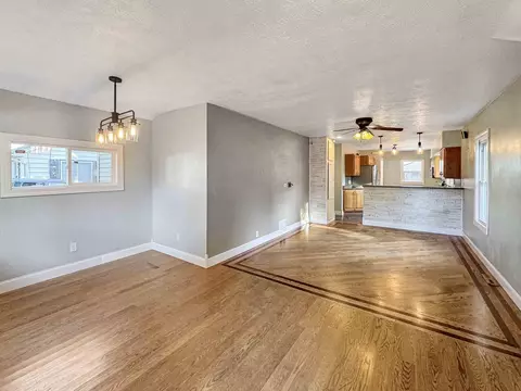 818 Monroe Dr, Freeport, IL 61032 photo 6