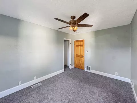 818 Monroe Dr, Freeport, IL 61032 photo 13