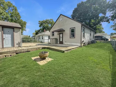818 Monroe Dr, Freeport, IL 61032 photo 3