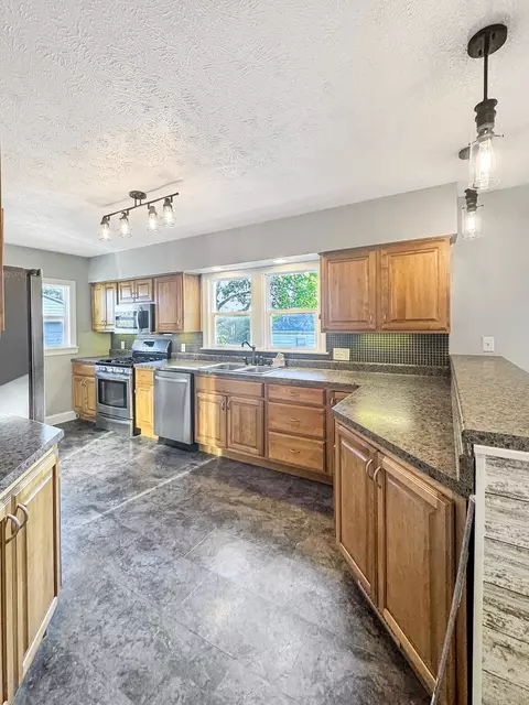 818 Monroe Dr, Freeport, IL 61032 photo 11