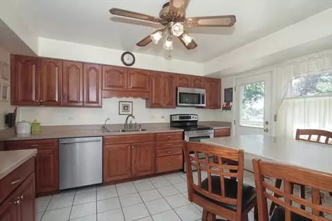 Kitchen - 4049 Winston Dr, Hoffman Estates, IL 60192 photo 1 of 3