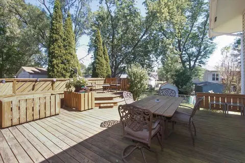 Exterior - 4049 Winston Dr, Hoffman Estates, IL 60192 photo 2 of 4