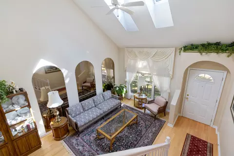 Entry Way - 4750 Amber Cir, Hoffman Estates, IL 60192 photo 1 of 1