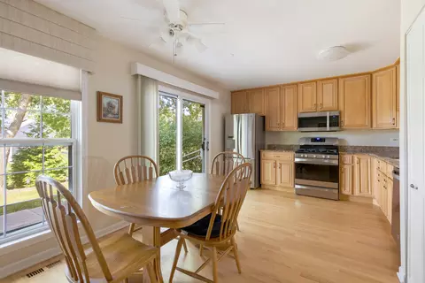 Kitchen - 4750 Amber Cir, Hoffman Estates, IL 60192 photo 1 of 4
