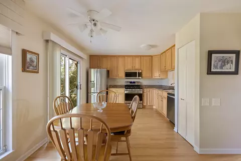 Kitchen - 4750 Amber Cir, Hoffman Estates, IL 60192 photo 2 of 4