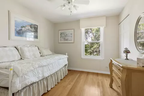 Bedroom - 4750 Amber Cir, Hoffman Estates, IL 60192 photo 2 of 2