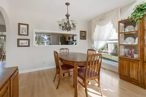 Dining - 4750 Amber Cir, Hoffman Estates, IL 60192 photo 2 of 2