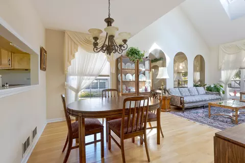 Dining - 4750 Amber Cir, Hoffman Estates, IL 60192 photo 1 of 2