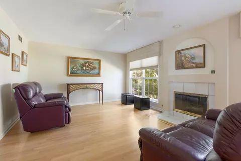 Living - 4750 Amber Cir, Hoffman Estates, IL 60192 photo 2 of 3