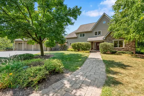 17 N680 Sleepy Hollow Rd, Dundee, IL 60118