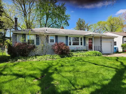 321 E Country Ct, Bourbonnais, IL 60914