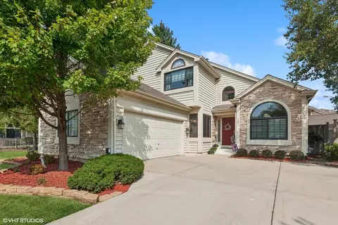 157 Seneca Trl, Bloomingdale, IL 60108