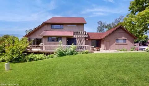 4213 White Ash Rd, Crystal Lake, IL 60014