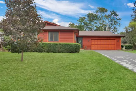 351 Pine Grove Ave, Gurnee, IL 60031