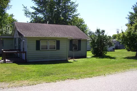 105 E Sixth St, De Land, IL 61839