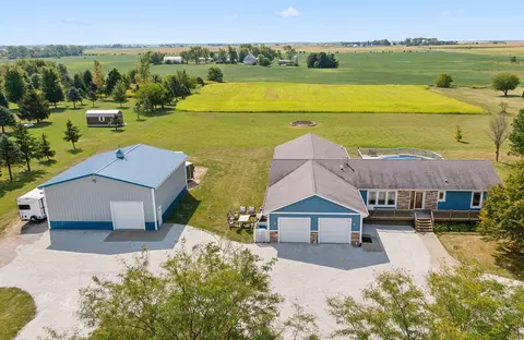 16180 E 12000 N Rd, Grant Park, IL 60940