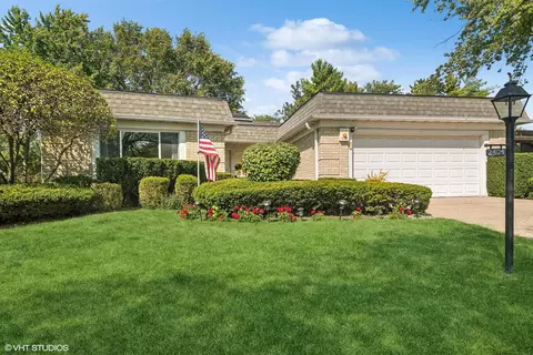 2404 Burgundy Ln, Northbrook, IL 60062