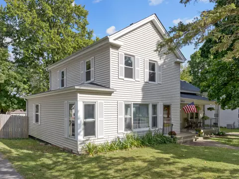 10910 N Woodstock St, Huntley, IL 60142