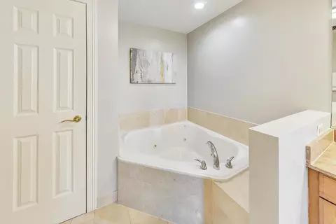 Bath - 21 E Huron St #2603, Chicago, IL 60611 photo 2 of 5