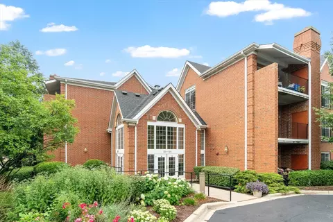 121 Hunt Club Dr #0, Saint Charles, IL 60174