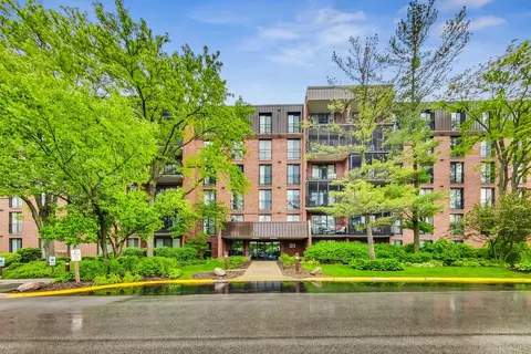 123 Acacia Cir #605, Indian Head Park, IL 60525