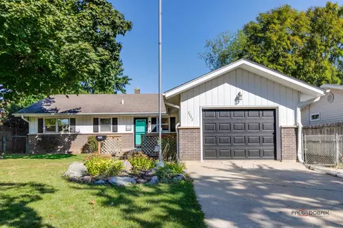 2722 Audrey Ave, Waukegan, IL 60087