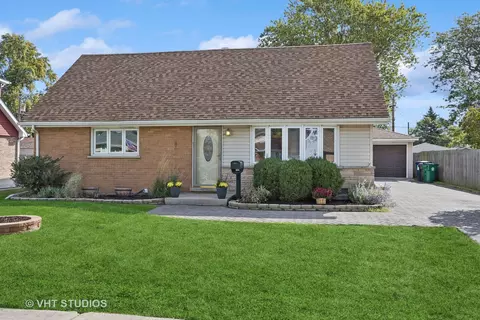 8753 Cranbrook Ln, Bridgeview, IL 60455 photo 2