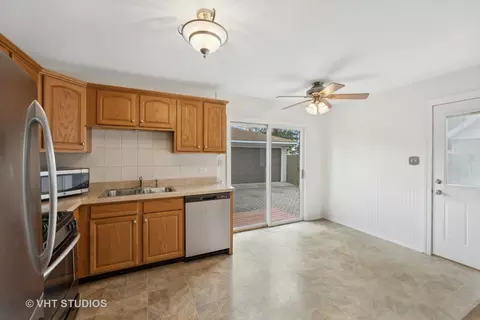 8753 Cranbrook Ln, Bridgeview, IL 60455 photo 3