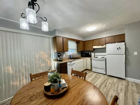 Kitchen - 1015 Maple St, Bloomington, IL 61701 photo 2 of 4