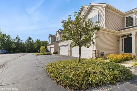 534 S Jade Ln, Round Lake, IL 60073