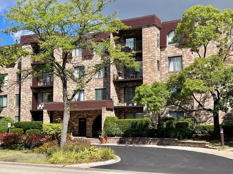 2150 Valencia Dr #201A, Northbrook, IL 60062