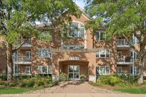 2660 Summit Dr #109, Glenview, IL 60025