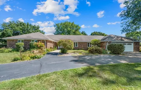 5 N295 Sundance Ct, Saint Charles, IL 60175