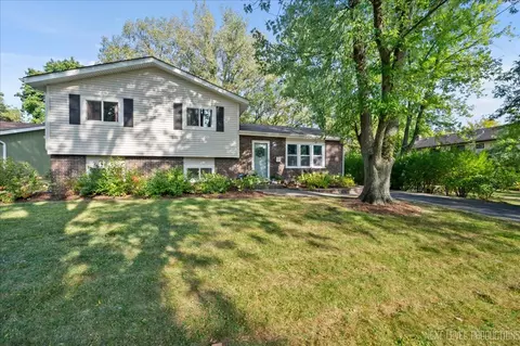 1320 Foxglade Ct, Saint Charles, IL 60174