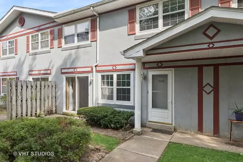 1147 Greenwood Cir, Woodstock, IL 60098