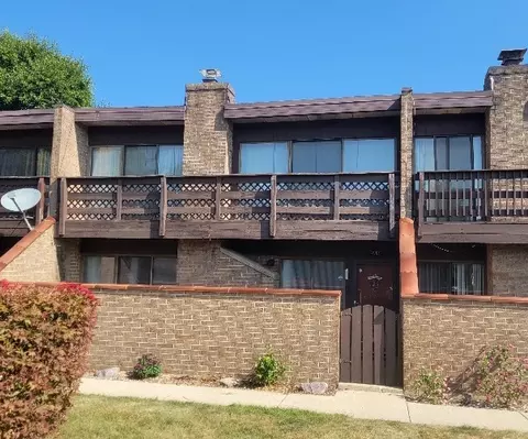 705 Kenneth Cir, Elgin, IL 60120