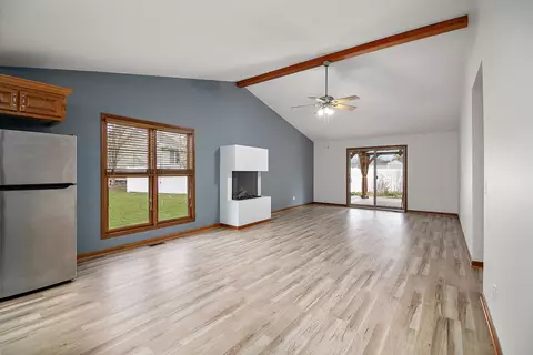Living - 424 Mohawk Dr, Bourbonnais, IL 60914 photo 5 of 7