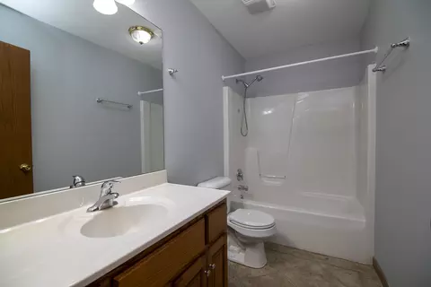 Bath - 424 Mohawk Dr, Bourbonnais, IL 60914 photo 1 of 2