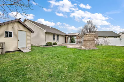 Exterior - 424 Mohawk Dr, Bourbonnais, IL 60914 photo 2 of 10