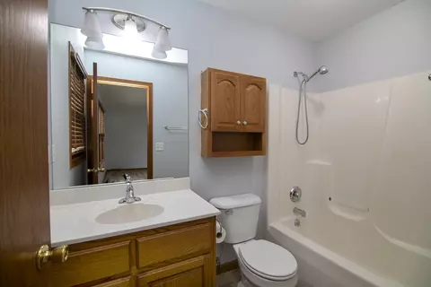 Bath - 424 Mohawk Dr, Bourbonnais, IL 60914 photo 2 of 2