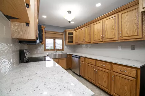 Kitchen - 424 Mohawk Dr, Bourbonnais, IL 60914 photo 2 of 2