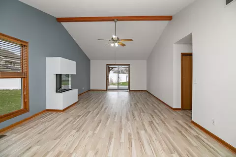 Living - 424 Mohawk Dr, Bourbonnais, IL 60914 photo 3 of 7