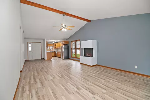 Living - 424 Mohawk Dr, Bourbonnais, IL 60914 photo 4 of 7