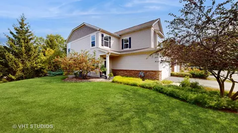 6 N335 Whitmore Cir #A, Saint Charles, IL 60174