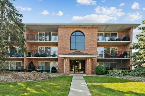 4933 E Circle Dr #110, Crestwood, IL 60445