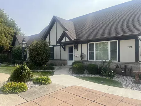 1875 Willow Circle Dr, Crest Hill, IL 60403