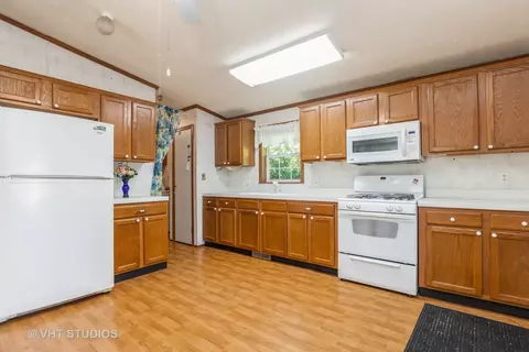 Kitchen - 235 Windward, Lakemoor, IL 60051 photo 1 of 1